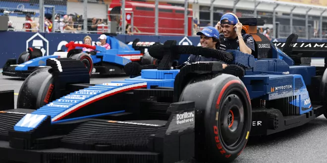 Foto zur News: Kampf mit Mercedes und Ferrari
