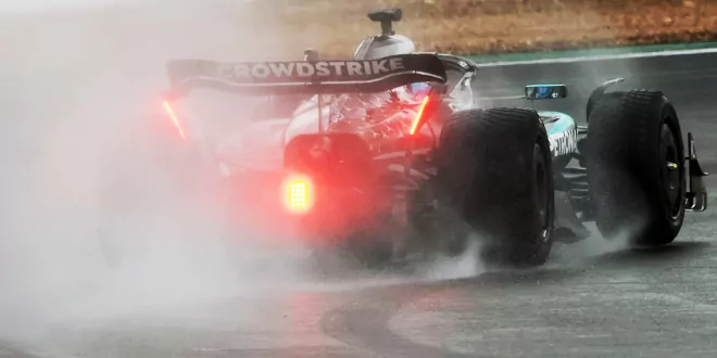Foto zur News: Antonelli fliegt ab im Mercedes!