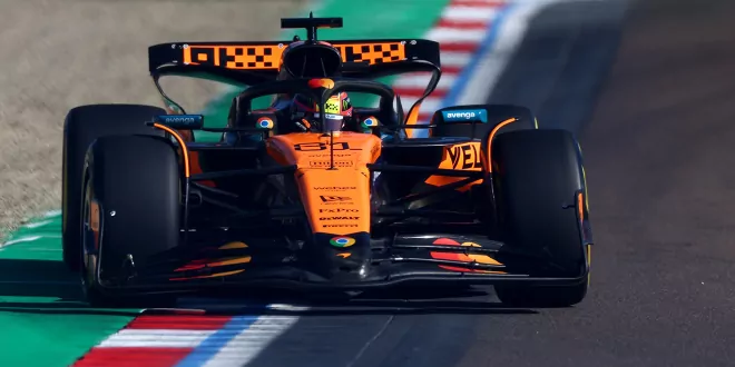 Foto zur News: McLaren dominiert in Imola