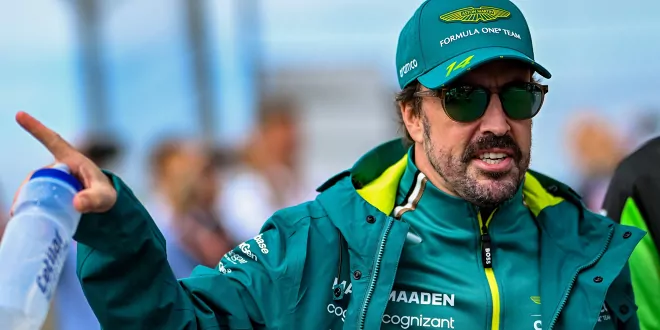 Foto zur News: Alonso ätzt gegen Aston