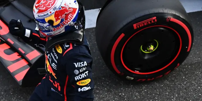 Foto zur News: Verstappen schießt C6-Reifen ab!
