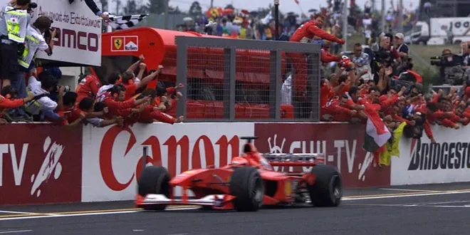 Foto zur News: "Schumi" erlöst Ferrari