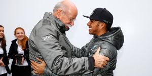 Foto zur News: Mercedes-Boss Dieter Zetsche: Hamilton-Gerüchte sind &quot;B.S.&quot;