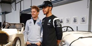 Foto zur News: Video-Interview: Hamilton scherzt über Rosberg-Rivalität