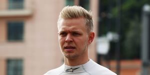 Foto zur News: Magnussen über Mercedes-Crash: Hätte es wie Lewis gemacht
