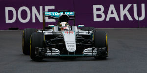 Foto zur News: Formel 1 Baku 2016: Mercedes-Duo fährt Konkurrenz davon