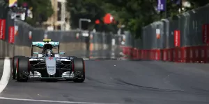 Foto zur News: Formel 1 Baku 2016: Rosberg auf Pole - Hamilton crasht