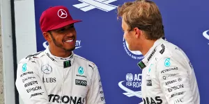 Foto zur News: Mercedes-Friede &quot;nur Show&quot;: Hamilton zertrümmert Zimmer