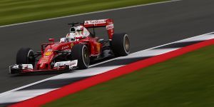Foto zur News: Nach Getriebewechsel: Vettel verhaut Silverstone-Qualifying