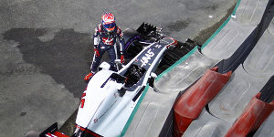 Foto zur News: &quot;Wollte 200 Prozent geben&quot;: Romain Grosjean crasht in Q2