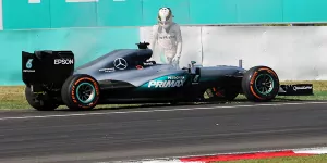 Foto zur News: Nach Motorschaden: Hamilton nährt Verschwörungstheorien