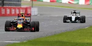 Foto zur News: Max Verstappen beinhart: Mercedes lobt - und protestiert