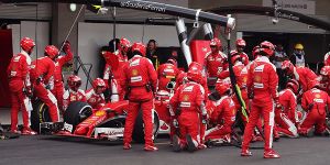 Foto zur News: Kein Grip: Kimi Räikkönen hadert und braucht Extrastopp