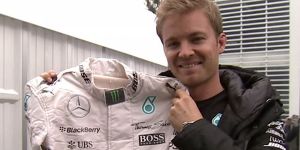Foto zur News: Nico Rosberg spendet Rennanzug und Handschuhe für guten