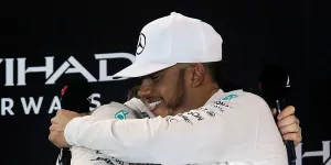 Foto zur News: Lewis Hamilton stichelt: Nico Rosbergs Rücktritt feige?