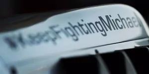 Foto zur News: &quot;Keep Fighting&quot; - Umfeld von Schumacher startet Initiative