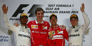 Foto zur News: Formel 1 Bahrain 2017: Sebastian Vettel schlägt Mercedes-Duo