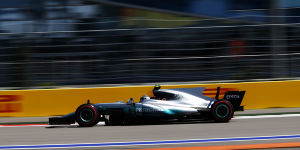 Foto zur News: Mercedes klar hinter Ferrari: Alles nur ein großer Bluff?