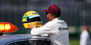 Foto zur News: Hamiltons emotionalste Pole: Ein Senna-Helm als Geschenk