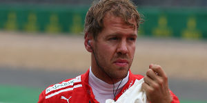 Foto zur News: &quot;Absolute Scheiß-Position&quot;: Vettel schimpft über
