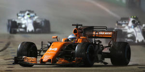 Foto zur News: Alonso hadert mit Crash: &quot;Das war 100 Prozent das Podium&quot;