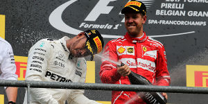 Foto zur News: Lewis Hamilton: Vettels Schwächen zu sehen ist &quot;großartig&quot;