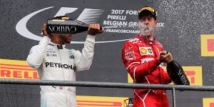 Foto zur News: Duell auf &quot;Augenhöhe&quot;: Vettel darf weiter vom Titel träumen