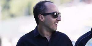 Foto zur News: Paddy Lowe: Robert Kubica ist &quot;ein beeindruckender Kerl&quot;