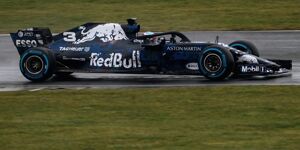 Foto zur News: Neuer Red Bull: Ricciardos Silverstone-Roll-out fällt ins