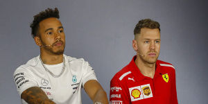 Foto zur News: Lacher in der FIA-PK: Hamilton folgt Fake-Vettel auf