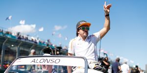 Foto zur News: Formel-1-Live-Ticker: Hat Alonso in Bahrain was vor?