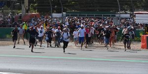 Foto zur News: Mark Webber: Fans kommen in der Formel 1 zu nah heran