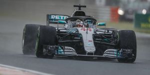 Foto zur News: Formel 1 Ungarn 2018: Lewis Hamilton schnappt im Regen zu!