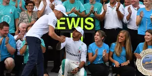 Foto zur News: Lewis Hamilton offenbart: Sieg geht auf Bottas&#039; Kappe