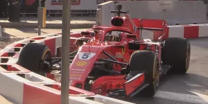 Foto zur News: Peinlicher Unfall von Sebastian Vettel bei Mailand-Showrun