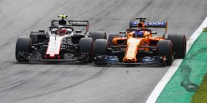 Foto zur News: Haas: Alonso soll vor seiner eigenen Tür kehren