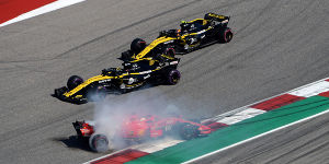 Foto zur News: Sebastian Vettel: Sind &quot;Abtriebslöcher&quot; schuld an den vielen