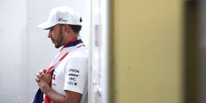 Foto zur News: So feiert Lewis Hamilton den WM-Titel: Einfach nur schlafen