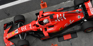 Foto zur News: 25.000 Euro: Sebastian Vettel kommt mit saftiger Geldstrafe