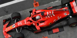 Foto zur News: 25.000 Euro: Sebastian Vettel kommt mit saftiger Geldstrafe