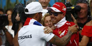 Foto zur News: Sebastian Vettel und Lewis Hamilton: Helmtausch der Stars!