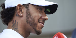 Ähnlichkeiten zur Formel 1: Weltraum-Fan Lewis Hamilton bei