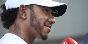 Foto zur News: Ähnlichkeiten zur Formel 1: Weltraum-Fan Lewis Hamilton bei