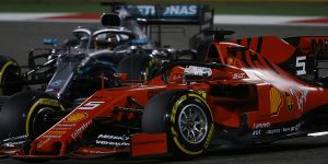 Foto zur News: Nach erneutem Dreher: Hamilton nimmt Vettel in Schutz
