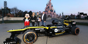 Foto zur News: Startpunkt Disneyland Paris: Renault tourt auf F1-Roadshow