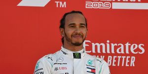 Foto zur News: Hamilton beschenkt krebskranken Jungen mit Formel-1-Auto