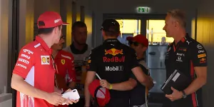 Foto zur News: Nach Spielberg-Kontroverse: Verstappen #AND# Leclerc wieder