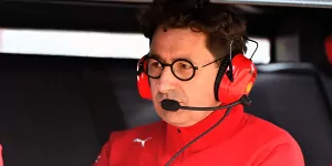 Foto zur News: Ferrari-Teamchef Mattia Binotto nimmt Qualifying-Debakel