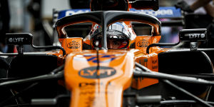 Foto zur News: Sainz-Ausfall: McLaren für Vergehen an der Box bestraft