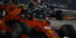 Foto zur News: &quot;Ein echter Fehler&quot;: Mercedes lässt Hamiltons Siegchance